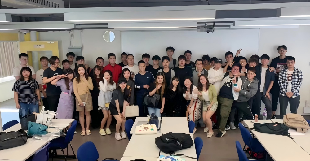 澳門城市大學商學院及澳門旅遊大學任職客席講師, 任教超過10門不同學科